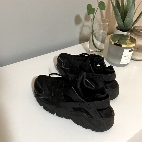 Sneakers - Picture 4 of 4